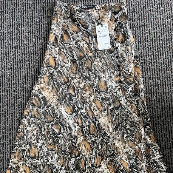 NEW Zara midi skirt with thigh high slit - Picture 1 of 3